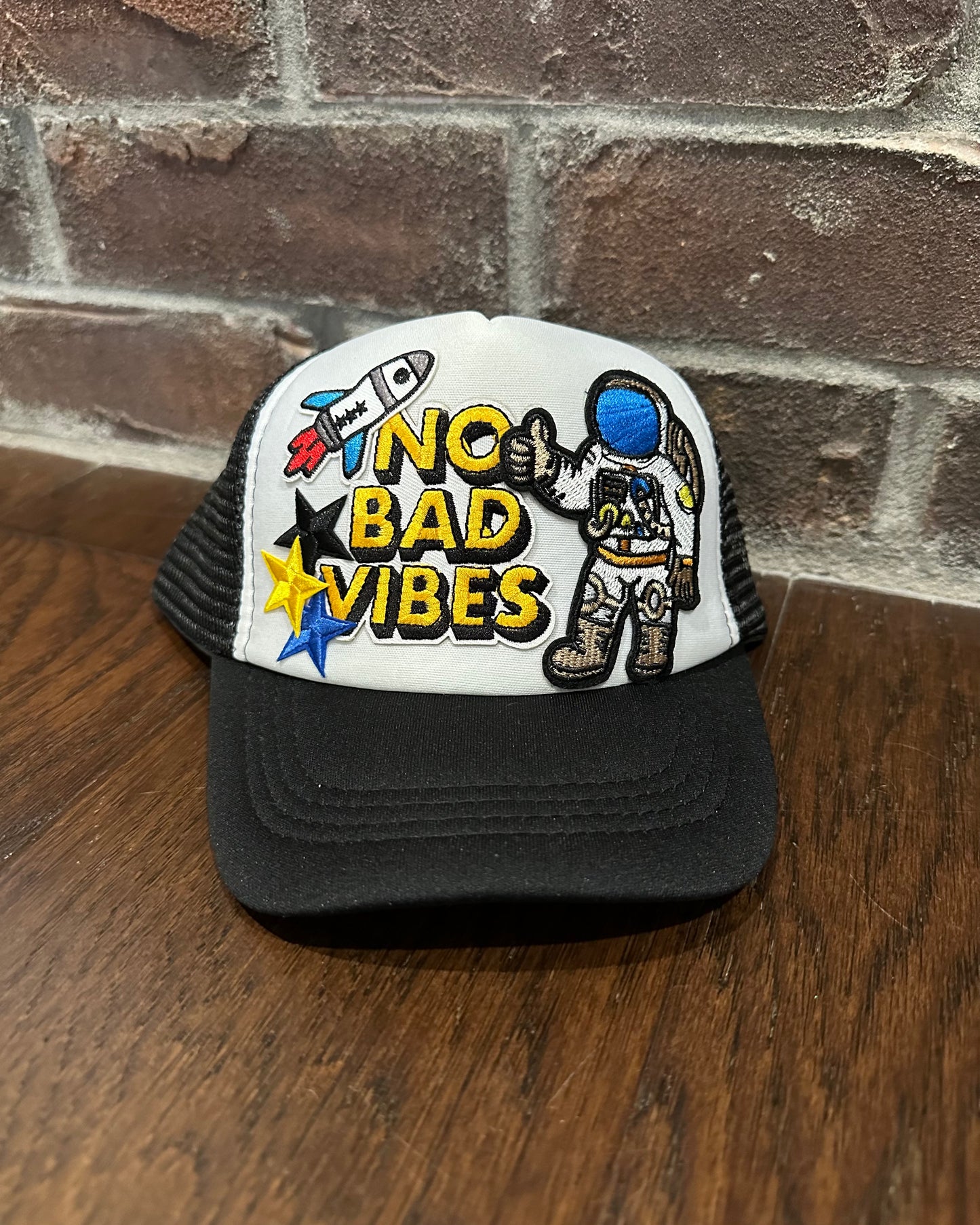 No Bad Vibes Trucker - Kids