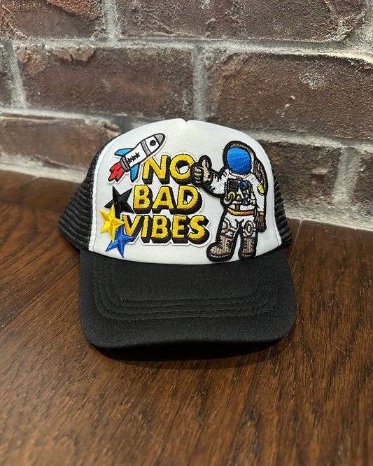 No Bad Vibes Trucker - Kids